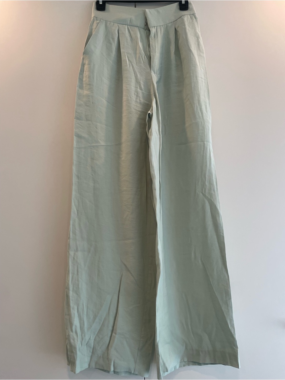 NEW elegant. Zara Light Sage Green wide leg  pants